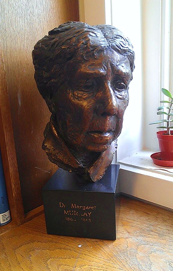 Bust_of_Margaret_Murray,_UCL-1